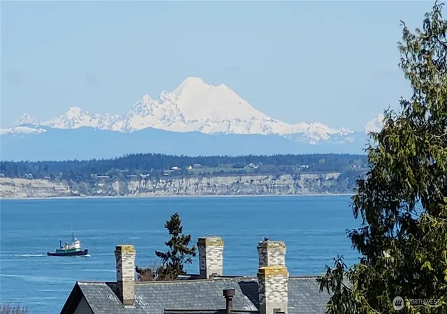 Photo 3 of Single family home for sale at 516 V St, Port Townsend, WA 98368 | MLS# NWM2576880 | Listing updated on 2026-09-26