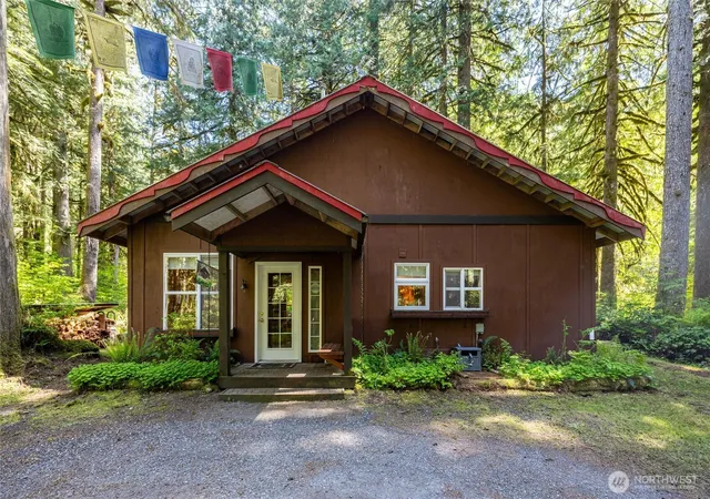 Photo 3 of Sale Pending at 10707 Thompson Crk Rd, Deming, WA 98244 | MLS# NWM2576906 | Listing updated on 2026-09-25