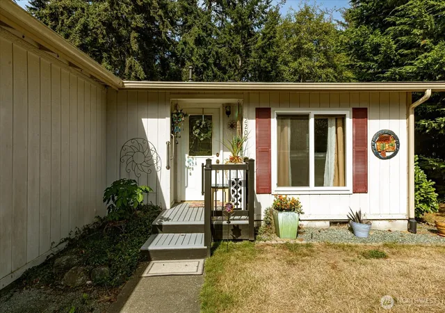 Photo 3 of Manufactured home for sale at 2209 Conniston Way, Oak Harbor, WA 98277 | MLS# NWM2576928 | Listing updated on 2026-10-01
