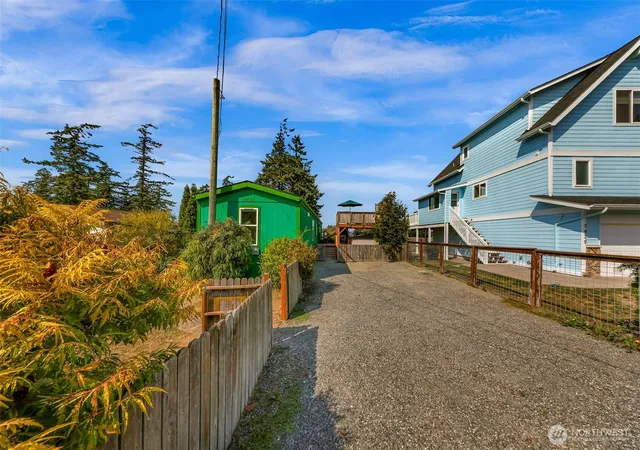 Photo 2 of Manufactured home for sale at 7435 Sunset Dr, Blaine, WA 98230 | MLS# NWM2576949 | Listing updated on 2026-09-28