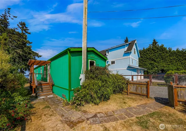 Photo 3 of Manufactured home for sale at 7435 Sunset Dr, Blaine, WA 98230 | MLS# NWM2576949 | Listing updated on 2026-09-28
