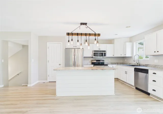 Photo 4 of Sale Pending at 2271 SE Upchurch Way, Port Orchard, WA 98366 | MLS# NWM2576952 | Listing updated on 2026-09-24