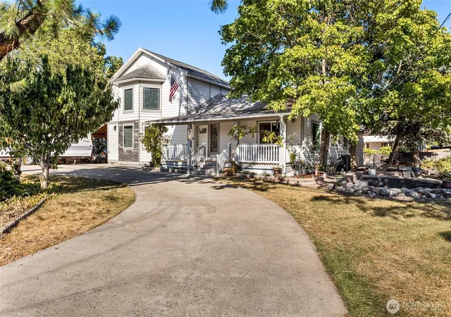 Single family home for sale at 221 N Canyon Rd, Yakima, WA 98901 | MLS# NWM2576960