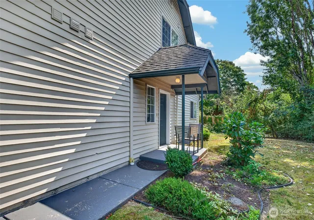 Photo 4 of House for sale at 2828 2830 Valencia St, Bellingham, WA 98226 | MLS# NWM2576966 | Listing updated on 2026-09-25