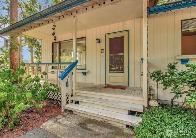 Photo 3 of Single family home for sale at 385 Glengarry Dr, Camano Island, WA 98282 | MLS# NWM2577022 | Listing updated on 2026-09-25