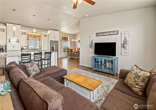 Photo 3 of Manufactured home for sale at 17270 Vantage Hwy, Ellensburg, WA 98926 | MLS# NWM2577048 | Listing updated on 2026-09-25