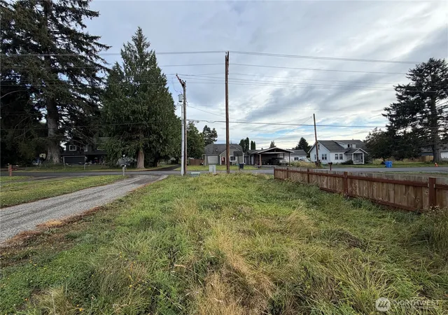 Photo 3 of Sale Pending at 128 Lexington Ave, Kelso, WA 98626 | MLS# NWM2577050 | Listing updated on 2026-09-25