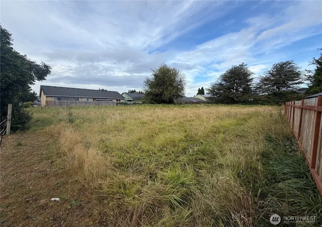 Photo 3 of Sale Pending at 128 Lexington Ave, Kelso, WA 98626 | MLS# NWM2577050 | Listing updated on 2026-09-25