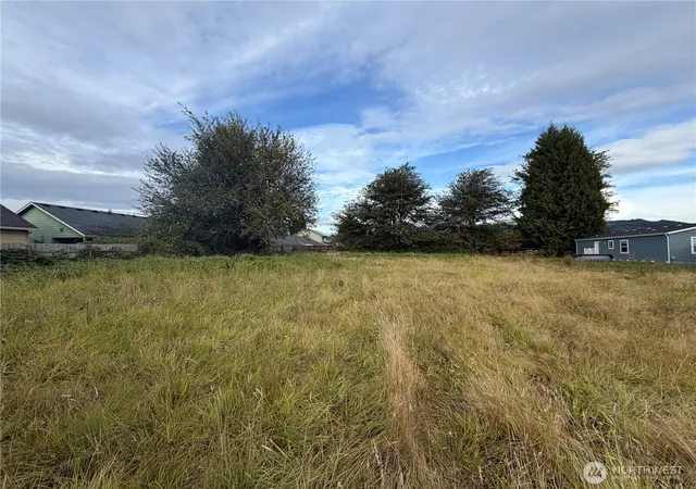 Photo 4 of Sale Pending at 128 Lexington Ave, Kelso, WA 98626 | MLS# NWM2577050 | Listing updated on 2026-09-25