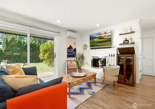 Photo 4 of Sale Pending at 17050 NE 95th Street, Redmond, WA 98052 | MLS# NWM2577057 | Listing updated on 2026-09-27
