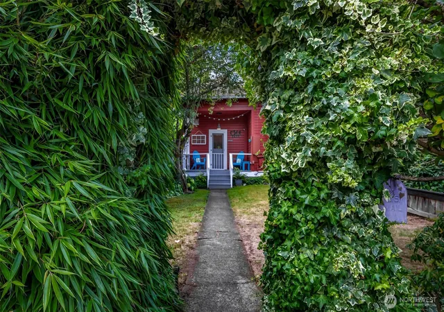Photo 1 of Single family home for sale at 2433 Lafayette St, Bellingham, WA 98225 | MLS# NWM2577075 | Listing updated on 2026-10-01