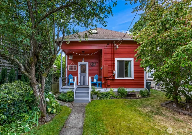 Photo 2 of Single family home for sale at 2433 Lafayette St, Bellingham, WA 98225 | MLS# NWM2577075 | Listing updated on 2026-10-01