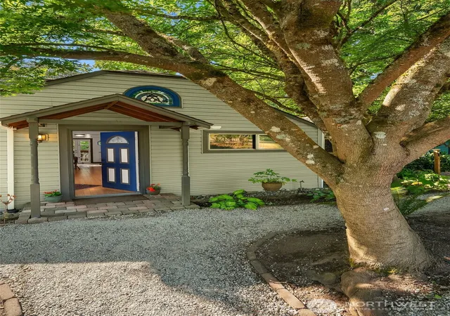 Photo 2 of Sale Pending at 17109 135th Place Sw, Vashon, WA 98070 | MLS# NWM2577103 | Listing updated on 2026-09-25