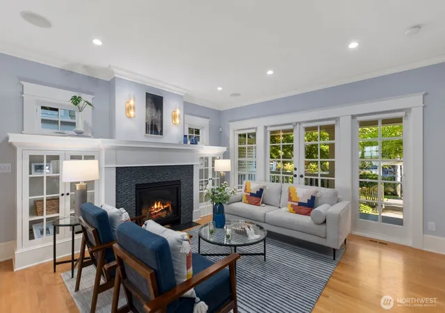 Photo 4 of Single family home for sale at 426 Smith St, Seattle, WA 98109 | MLS# NWM2577118 | Listing updated on 2026-10-03
