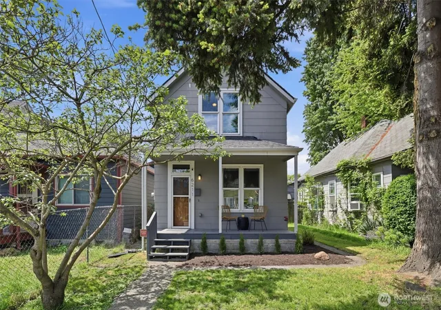 Photo 3 of Single family home for sale at 6211 Carleton Ave S, Seattle, WA 98108 | MLS# NWM2577134 | Listing updated on 2026-10-01