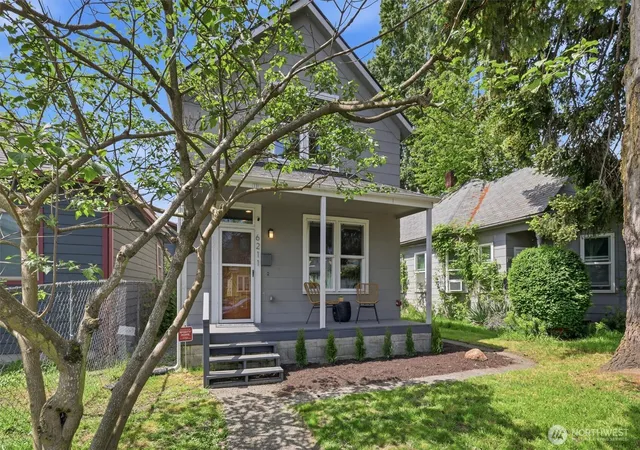 Photo 4 of Single family home for sale at 6211 Carleton Ave S, Seattle, WA 98108 | MLS# NWM2577134 | Listing updated on 2026-10-01