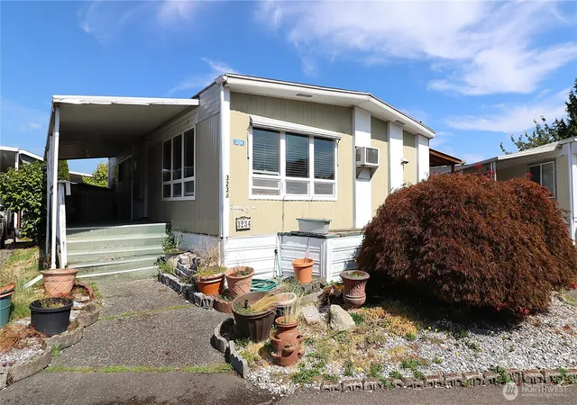 Photo 4 of Manufactured home for sale at 3234 S 183rd Street #232, Sea Tac, WA 98188 | MLS# NWM2577157 | Listing updated on 2026-09-27