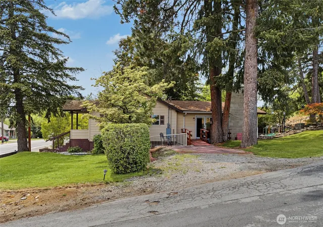 Photo 3 of Single family home for sale at 779 N 2nd Avenue, Okanogan, WA 98840 | MLS# NWM2577180 | Listing updated on 2026-09-28