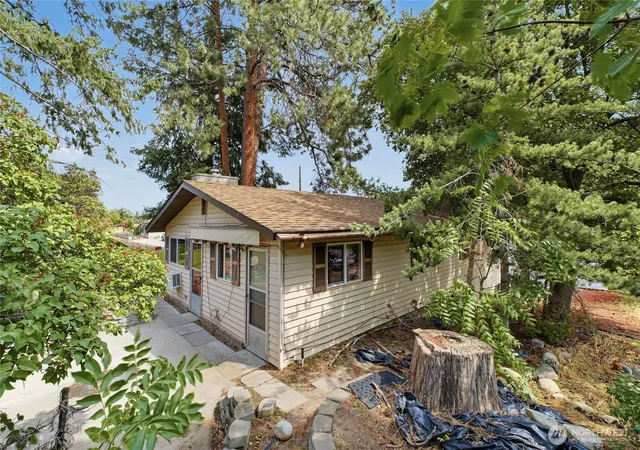 Photo 4 of Single family home for sale at 779 N 2nd Avenue, Okanogan, WA 98840 | MLS# NWM2577180 | Listing updated on 2026-09-28