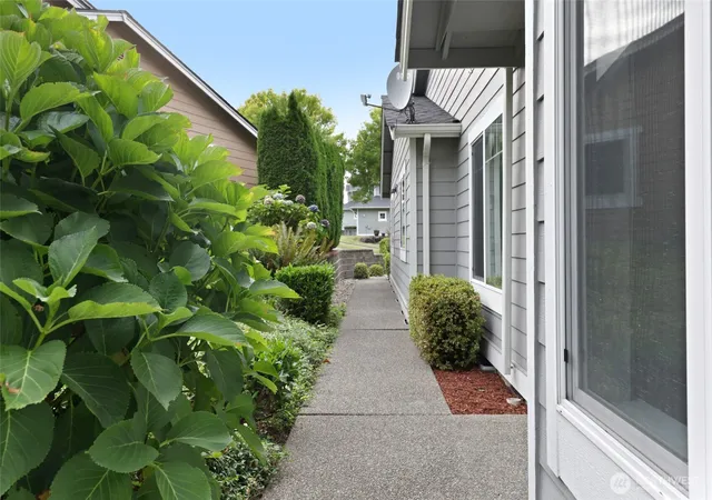 Photo 3 of Condo for sale at 3674 Simmons Ml SW #B, Olympia, WA 98512 | MLS# NWM2577206 | Listing updated on 2026-09-24