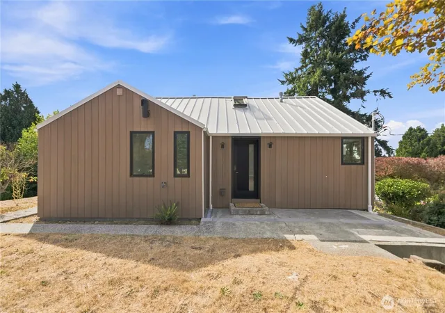 Photo 4 of Single family home for sale at 10246 11th Avenue SW, Seattle, WA 98146 | MLS# NWM2577288 | Listing updated on 2026-09-29