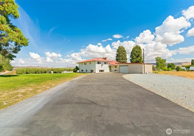 Photo 3 of Single family home for sale at 44 Grange Rd, Brewster, WA 98812 | MLS# NWM2577457 | Listing updated on 2026-09-25