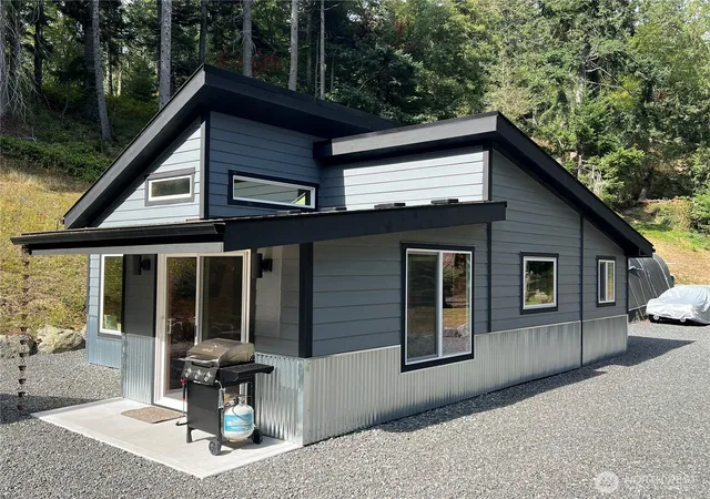 Photo 2 of Single family home for sale at 197 Elderberry Ln, Eastsound, WA 98245 | MLS# NWM2577462 | Listing updated on 2026-09-25