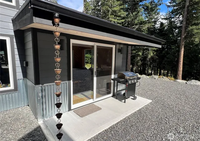Photo 4 of Single family home for sale at 197 Elderberry Ln, Eastsound, WA 98245 | MLS# NWM2577462 | Listing updated on 2026-09-25