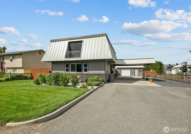 Photo 1 of Sale Pending at 2214 Nw Columbia Ave, East Wenatchee, WA 98802 | MLS# NWM2577471 | Listing updated on 2026-09-25