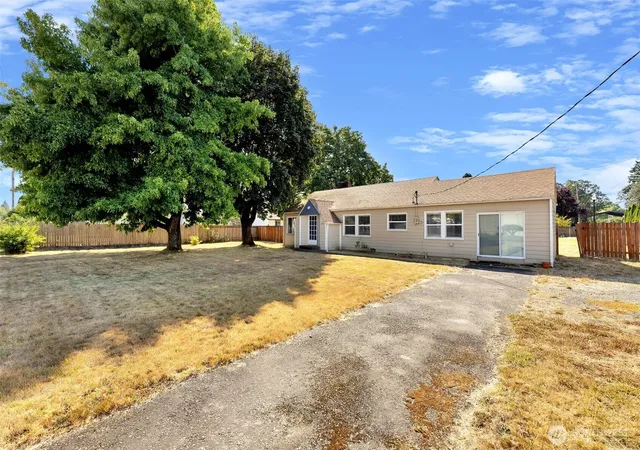Photo 2 of Single family home for sale at 408 S Parkway Ave, Battle Ground, WA 98604 | MLS# NWM2577476 | Listing updated on 2026-09-25
