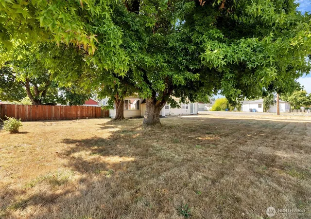 Photo 3 of Single family home for sale at 408 S Parkway Ave, Battle Ground, WA 98604 | MLS# NWM2577476 | Listing updated on 2026-09-25