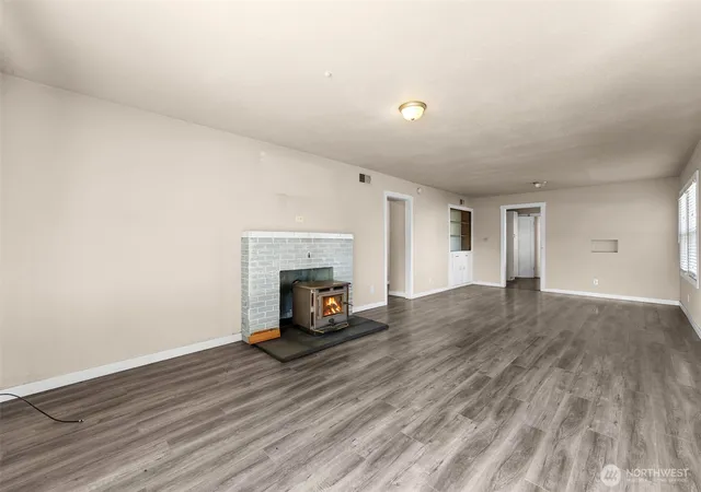 Photo 3 of Single family home for sale at 408 S Parkway Ave, Battle Ground, WA 98604 | MLS# NWM2577476 | Listing updated on 2026-09-25
