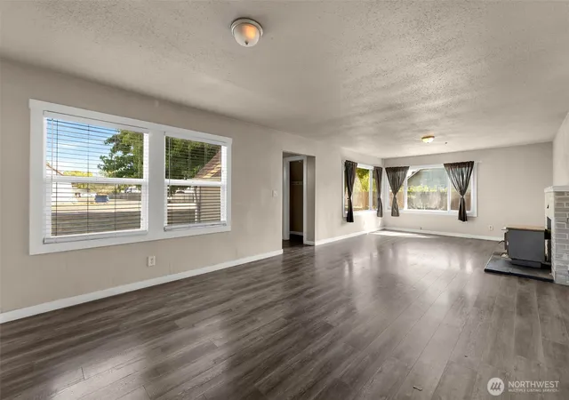Photo 3 of Single family home for sale at 408 S Parkway Ave, Battle Ground, WA 98604 | MLS# NWM2577476 | Listing updated on 2026-10-08