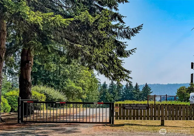 Photo 3 of Manufactured home for sale at 2197 Parker Rd, Camano Island, WA 98282 | MLS# NWM2577511 | Listing updated on 2026-10-03