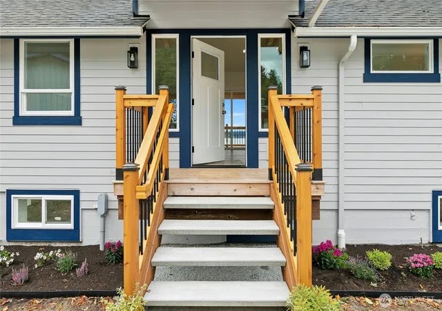Photo 3 of Single family home for sale at 4140 S Camano Dr, Camano Island, WA 98282 | MLS# NWM2577552 | Listing updated on 2026-09-25