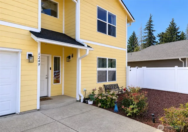 Photo 2 of Single family home for sale at 1249 Jones St, Shelton, WA 98584 | MLS# NWM2577590 | Listing updated on 2026-09-26