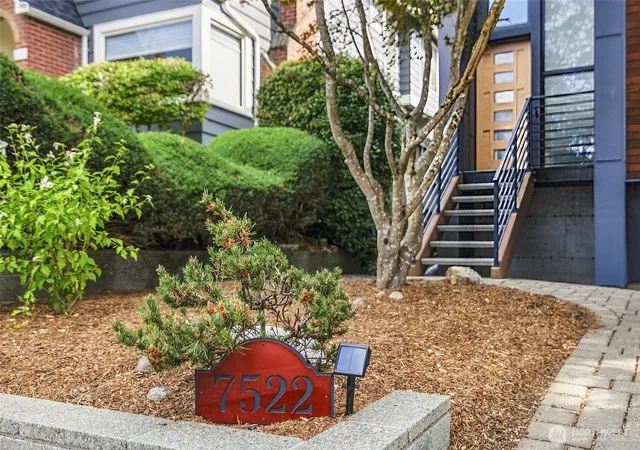 Photo 2 of Sale Pending at 7522 14th Avenue Ne, Seattle, WA 98115 | MLS# NWM2577604 | Listing updated on 2026-09-13