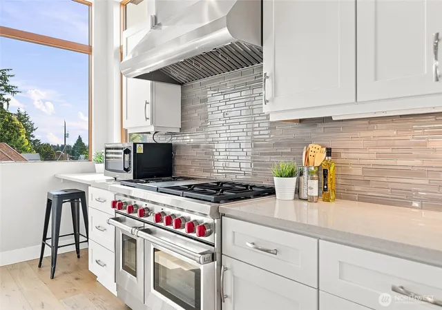 Photo 4 of Sale Pending at 7522 14th Avenue NE, Seattle, WA 98115 | MLS# NWM2577604 | Listing updated on 2026-09-13