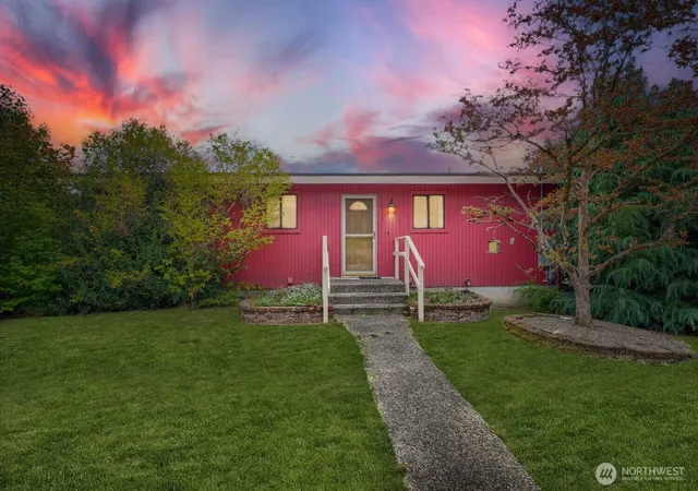 Photo 1 of Single family home for sale at 12524 13th Avenue Sw, Burien, WA 98146 | MLS# NWM2577613 | Listing updated on 2026-09-24