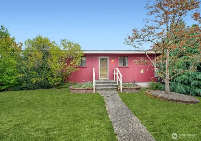 Photo 2 of Single family home for sale at 12524 13th Avenue Sw, Burien, WA 98146 | MLS# NWM2577613 | Listing updated on 2026-09-24