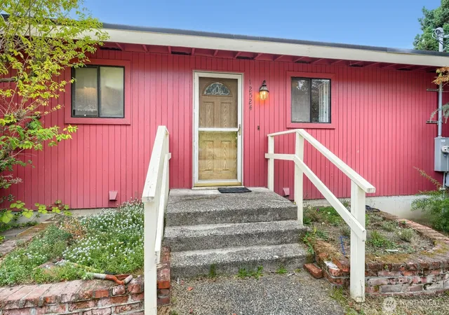 Photo 3 of Single family home for sale at 12524 13th Avenue SW, Burien, WA 98146 | MLS# NWM2577613 | Listing updated on 2026-09-24