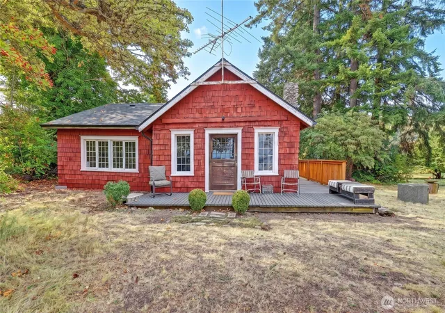 Photo 4 of Single family home for sale at 17932 Marine Dr, Stanwood, WA 98292 | MLS# NWM2577625 | Listing updated on 2026-10-01