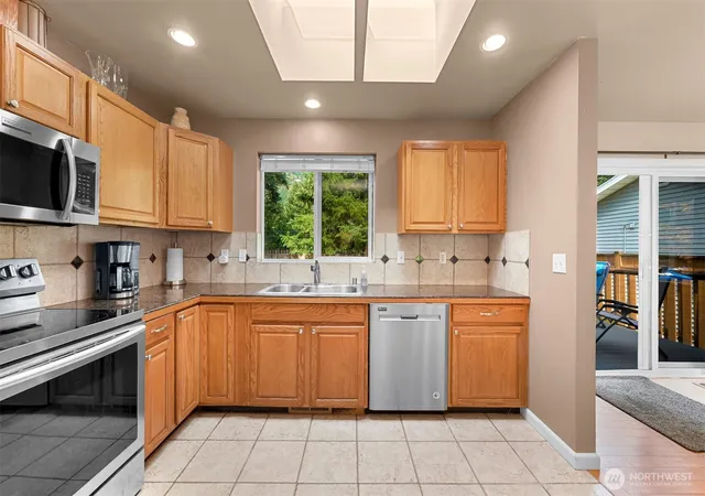 Photo 3 of Sale Pending at 333 Lakeside Dr, Sedro Woolley, WA 98284 | MLS# NWM2577639 | Listing updated on 2026-09-25