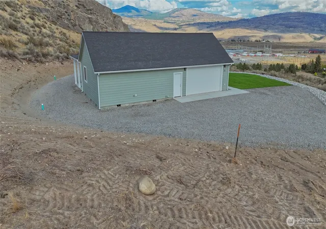 Photo 3 of Single family home for sale at 20 Pats Ln, Omak, WA 98841 | MLS# NWM2577674 | Listing updated on 2026-10-01