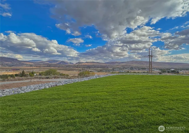 Photo 4 of Single family home for sale at 20 Pats Ln, Omak, WA 98841 | MLS# NWM2577674 | Listing updated on 2026-10-01