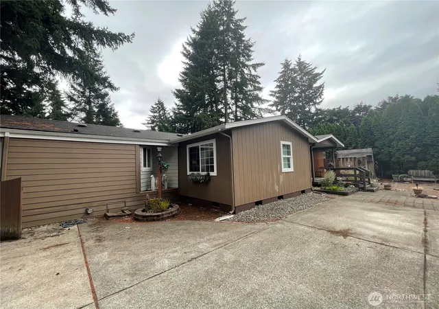 Photo 3 of Manufactured home for sale at 8305 188th Street Ct E, Puyallup, WA 98375 | MLS# NWM2577679 | Listing updated on 2026-09-22