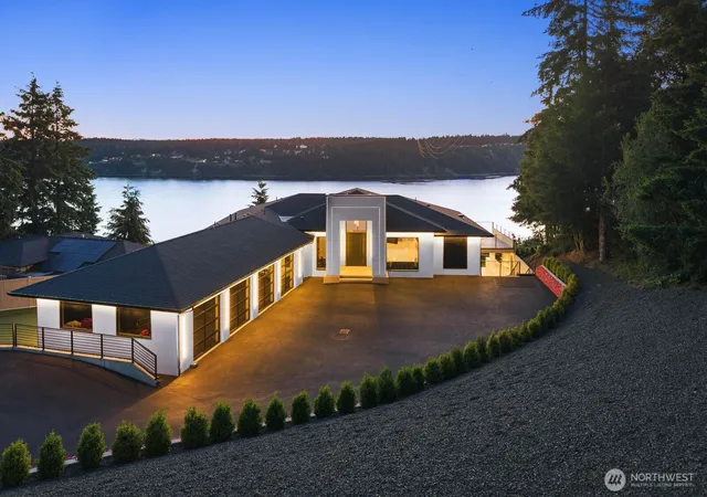 Photo 3 of Single family home for sale at 3024 N Vista View Dr, Tacoma, WA 98407 | MLS# NWM2577834 | Listing updated on 2026-09-25