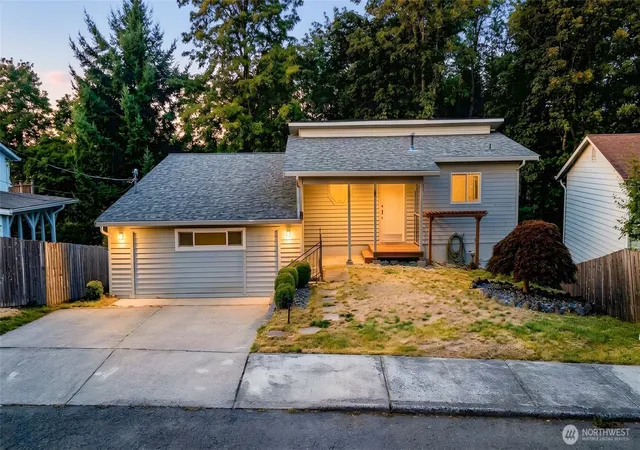 Photo 1 of Single family home for sale at 15704 121st Avenue Se, Renton, WA 98058 | MLS# NWM2577850 | Listing updated on 2026-09-29