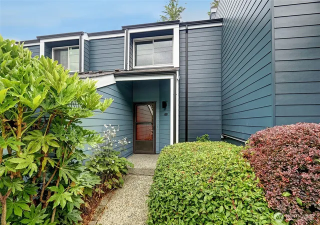 Photo 1 of Townhouse for sale at 17018 Ne 80th Street #C5, Redmond, WA 98052 | MLS# NWM2577870 | Listing updated on 2026-09-28