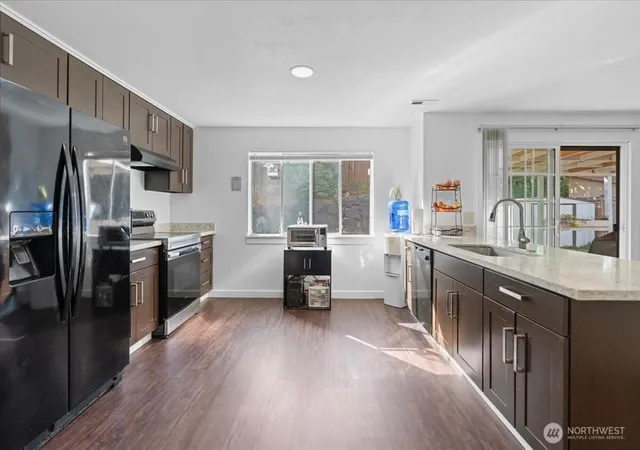 Photo 4 of Sale Pending at 32825 17th Avenue SW, Federal Way, WA 98023 | MLS# NWM2577904 | Listing updated on 2026-09-23
